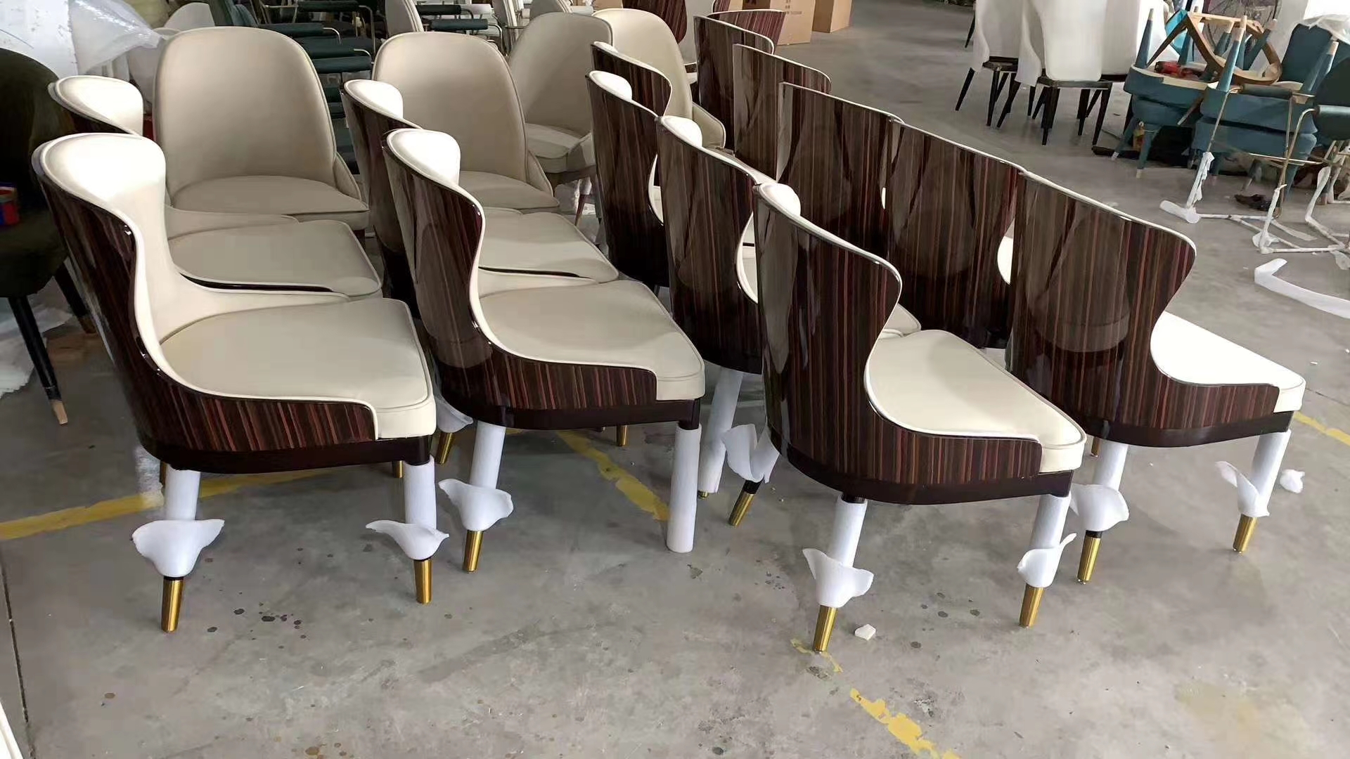 产品所有权发生转移;直接销售给工程客户并需要负责安装