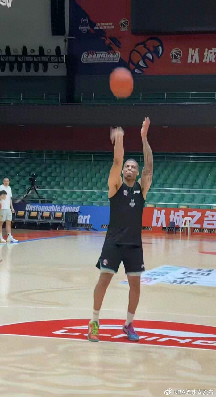 山东男篮新援首秀态度获赞 首战平淡却激活全队