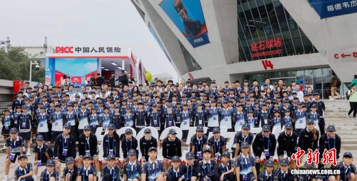 育新学校学生服务中网赛事 共筑网球梦想之路