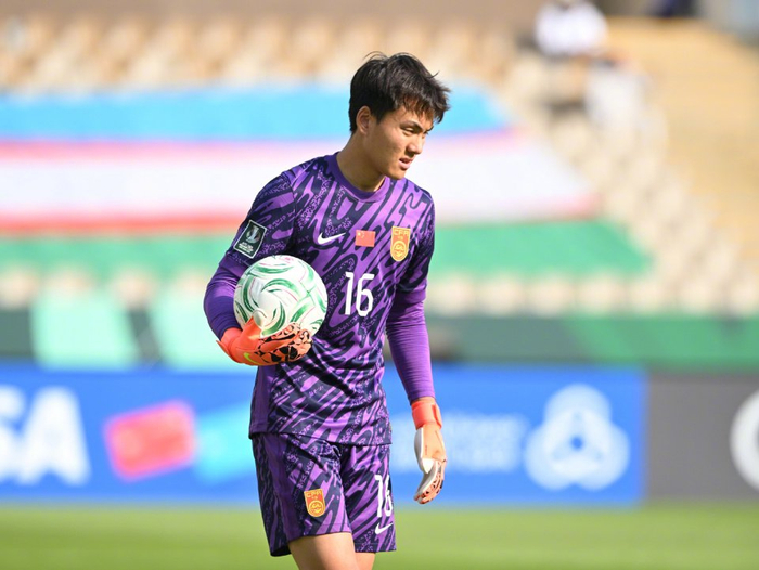 青岛海牛门将李昊神扑救引国足门将位置热议