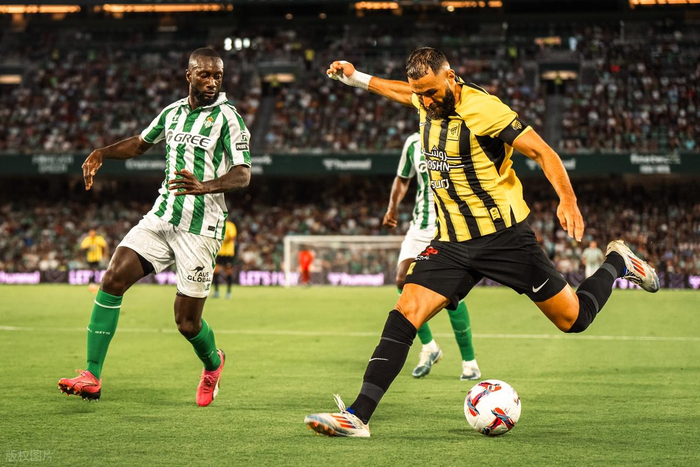 C罗与梅西巅峰对决：凯恩姆巴佩能否改写足坛历