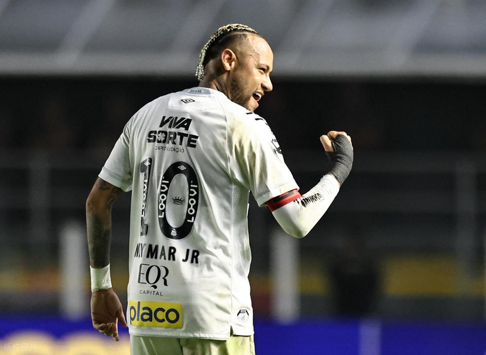 C罗与梅西巅峰对决：凯恩姆巴佩能否改写足坛历